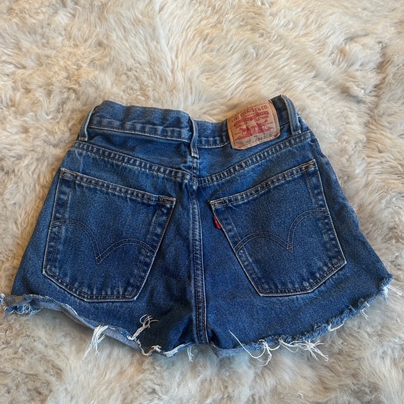 Levi's Women's Classic Blue Jean Shorts - Picture 1 of 4